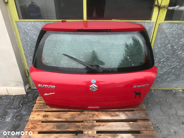 Suzuki Swift MK6 05-10 Klapa Tył Czerwona ZDF w kolor
