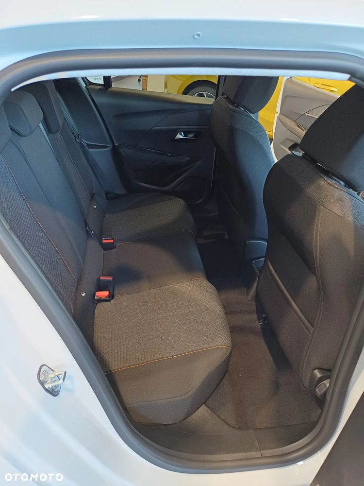 Peugeot 208 - 11
