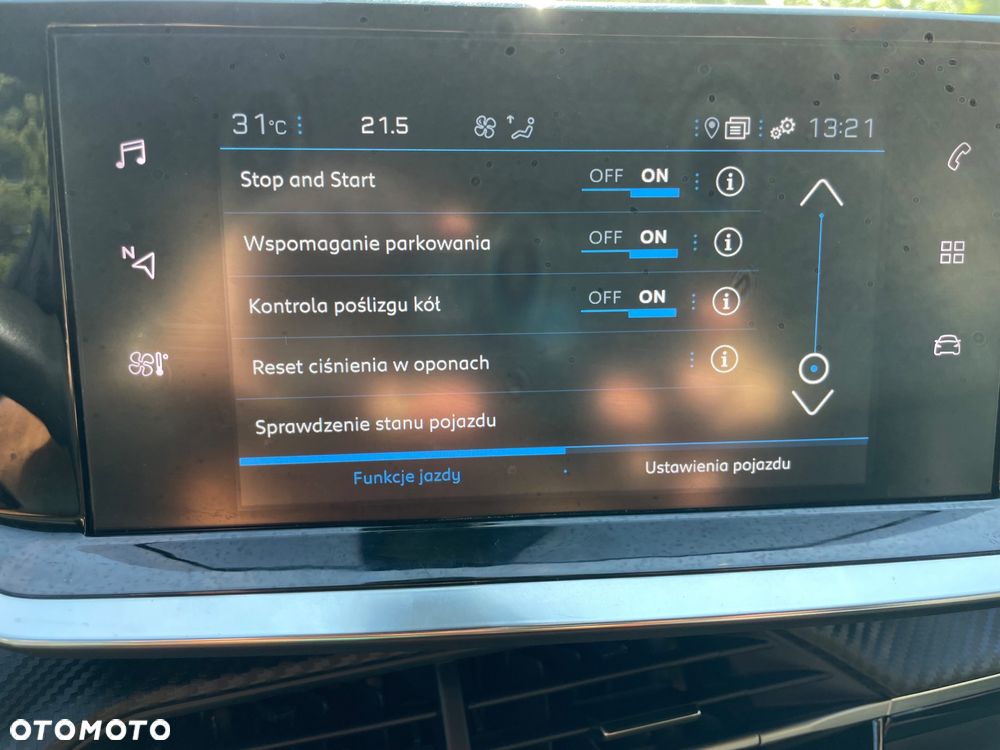 Peugeot 2008 BlueHDi 130 Allure S&S EAT8 - 11