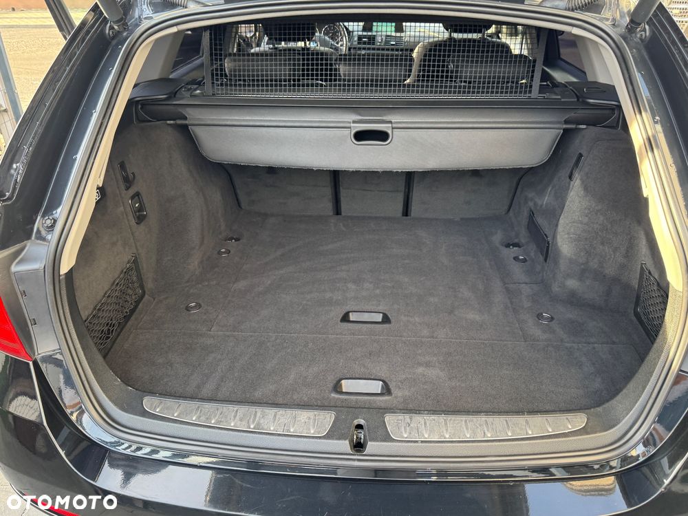 BMW Seria 3 318d xDrive - 13
