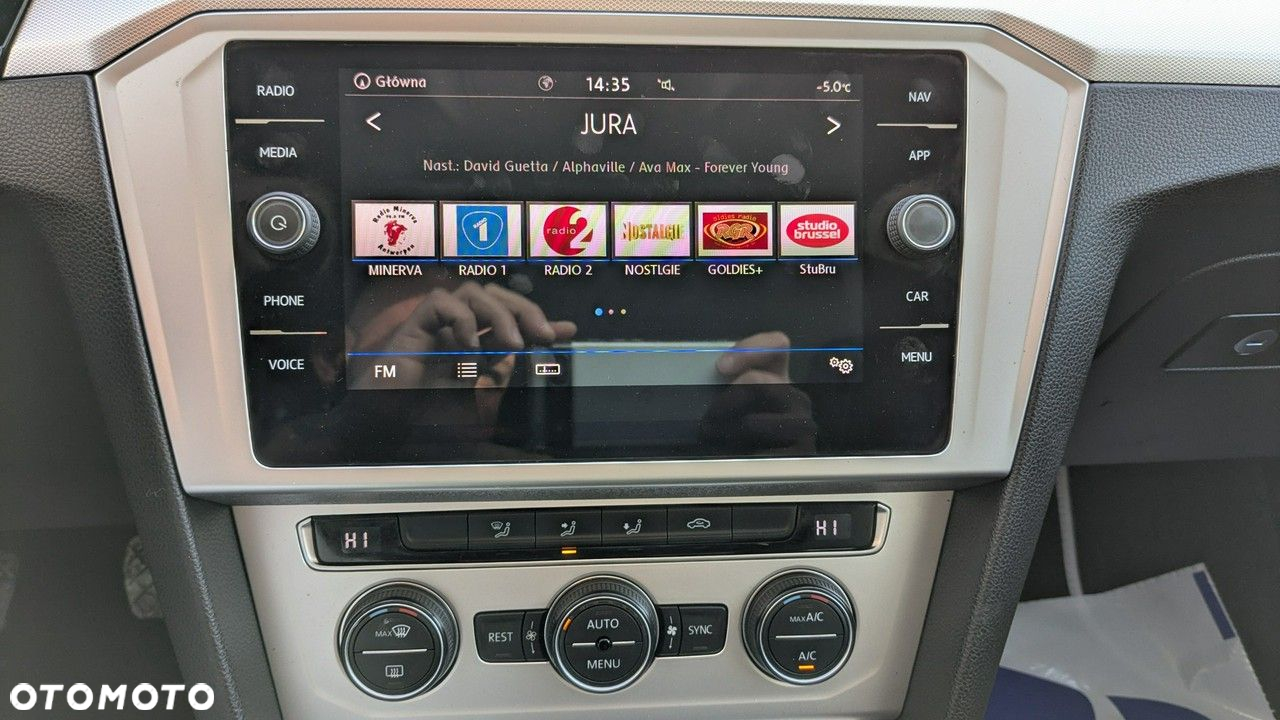 Volkswagen Passat - 25