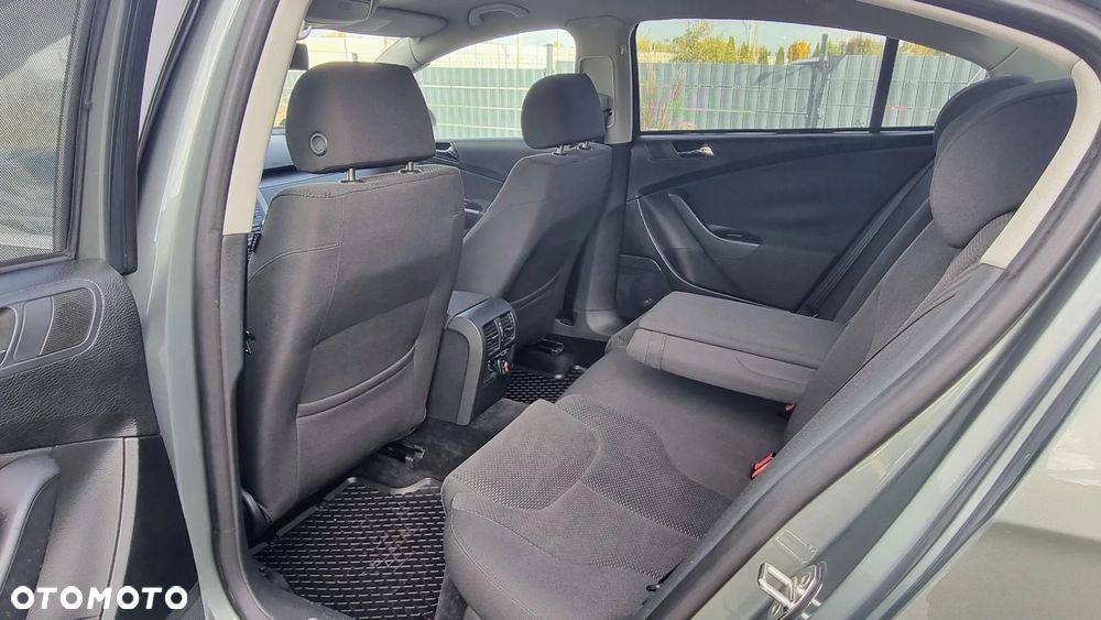 Volkswagen Passat 2.0 TDI DPF Comfortline - 25
