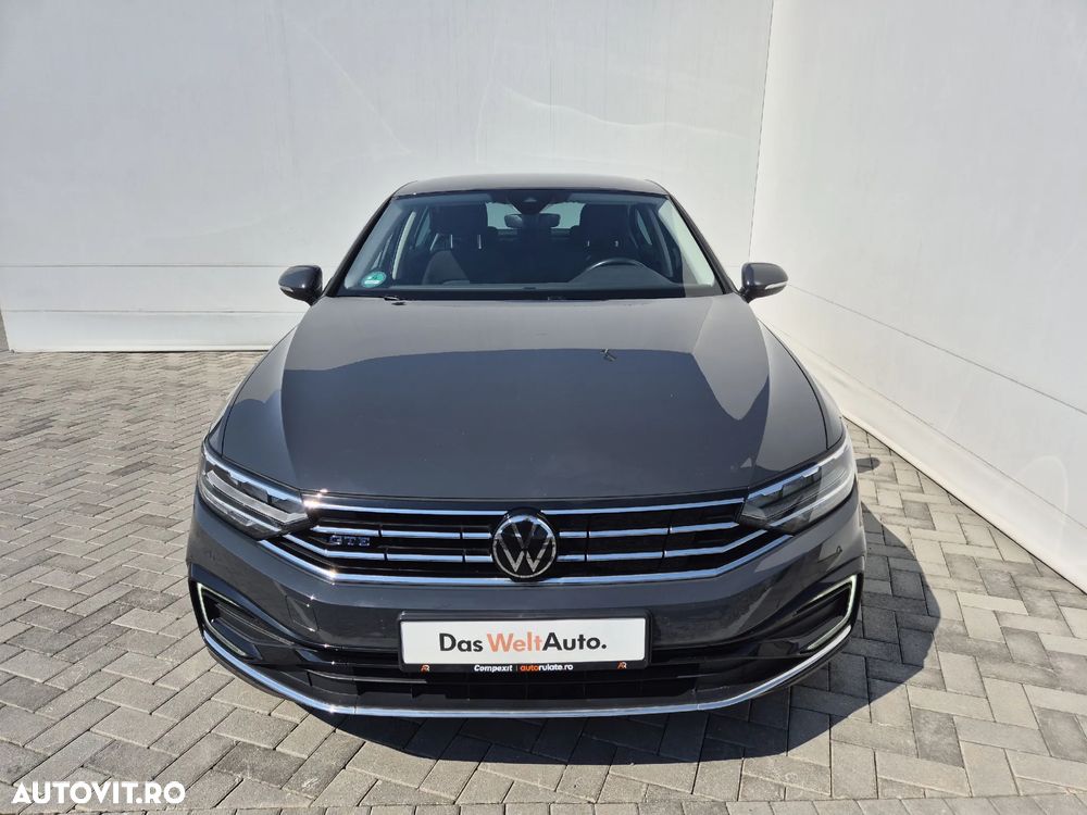 Volkswagen Passat - 8