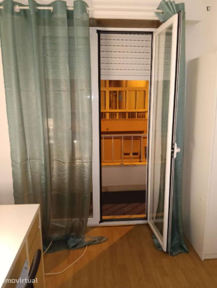 Quarto - localizado em Linda-a-Velha Lisbon - Grande imagem: 2/6