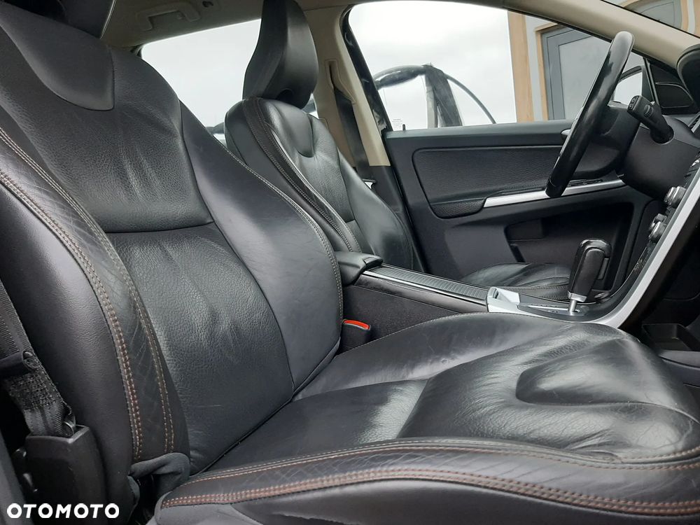 Volvo XC 60 D5 AWD Momentum - 24
