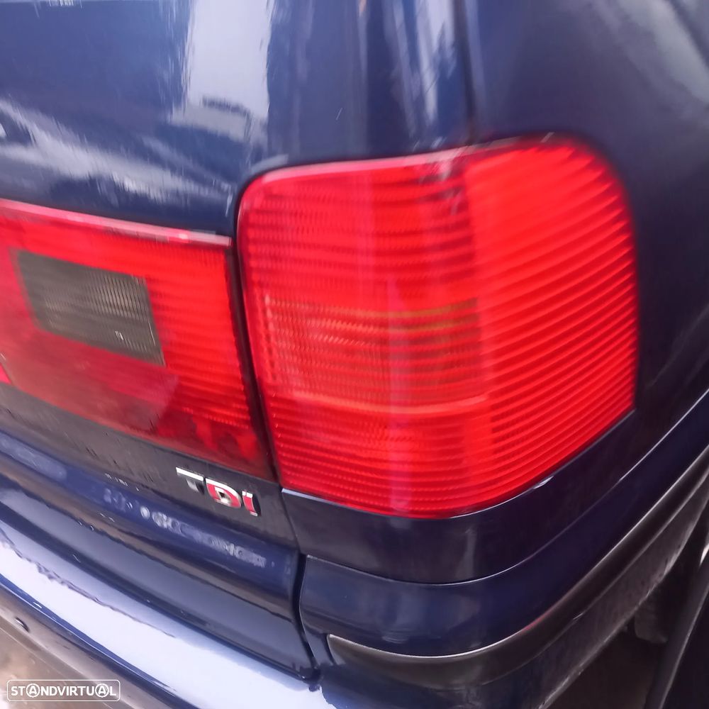 Farol traseiro lado passageiro Volkswagen Sharan Seat Alhambra ano 2002 - 1