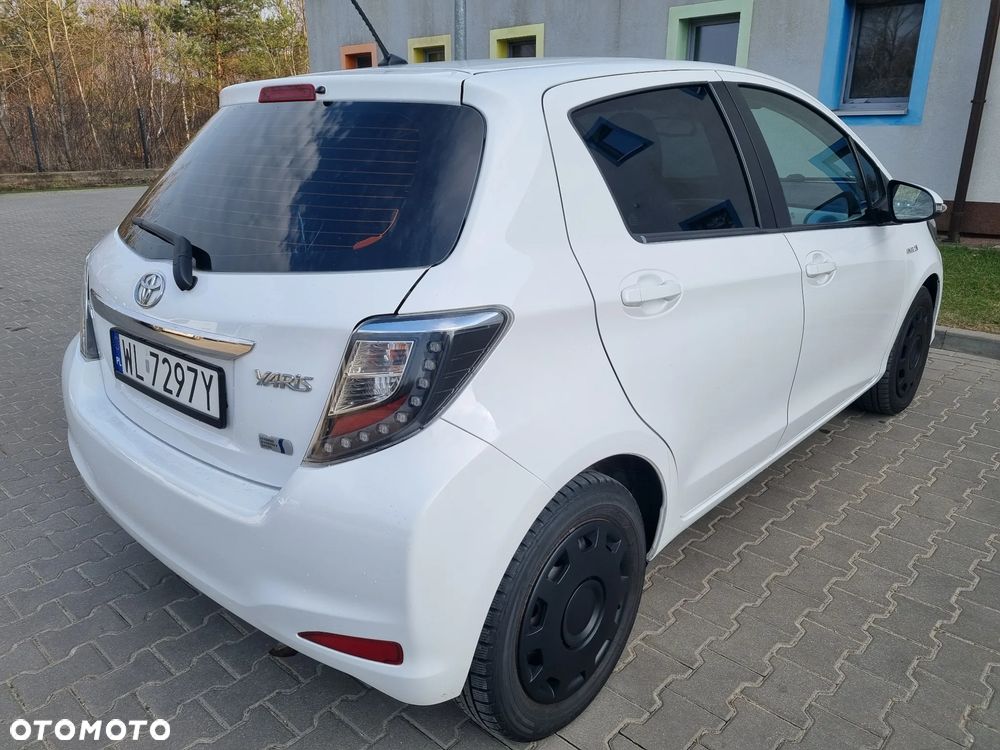 Toyota Yaris Hybrid 100 Life - 10