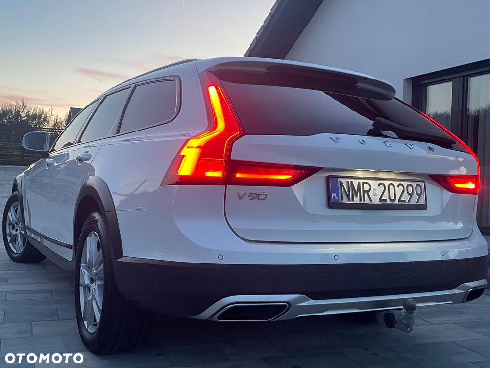 Volvo V90 Cross Country D5 AWD Geartronic Pro - 4