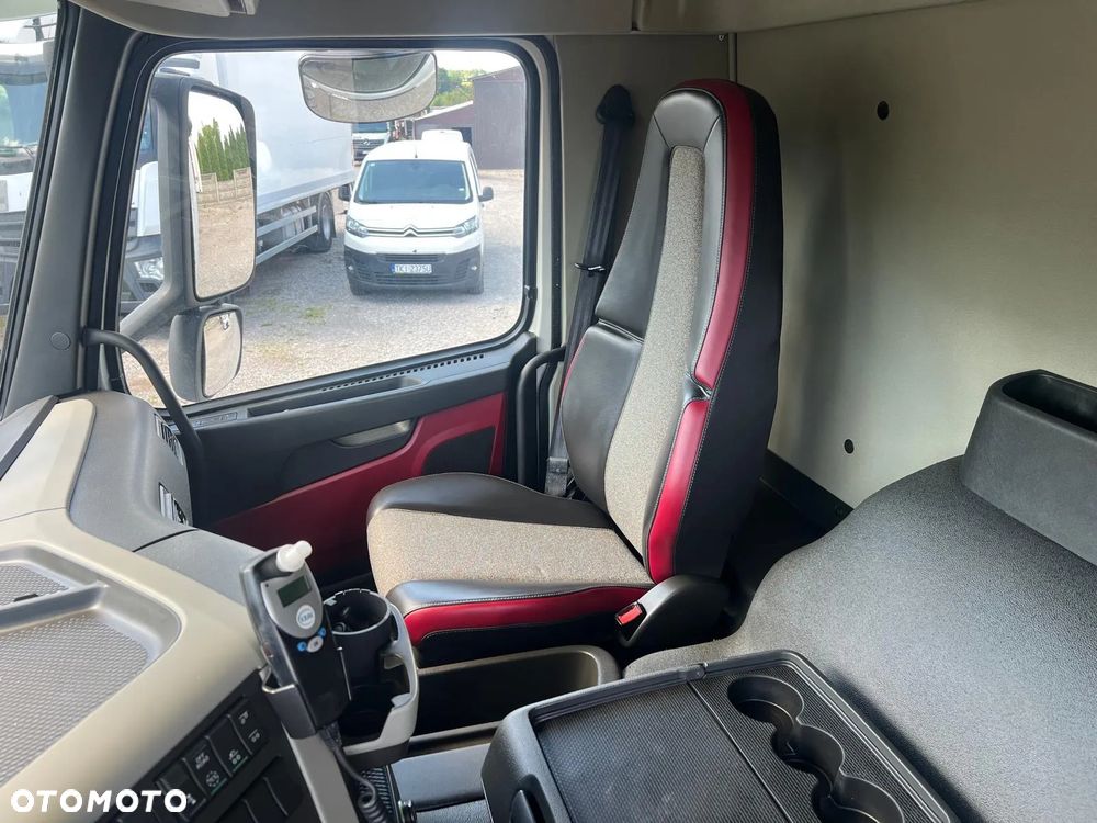Volvo FM 370 / 6x2 / Chłodnia / Winda / - 28