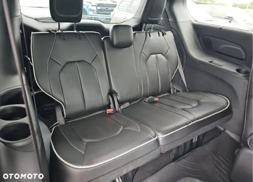Chrysler Pacifica - 10