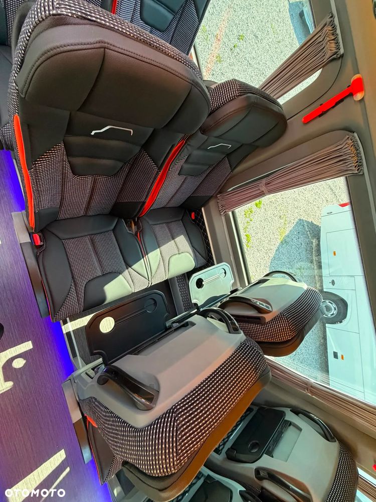 Mercedes-Benz Sprinter 519 - 21