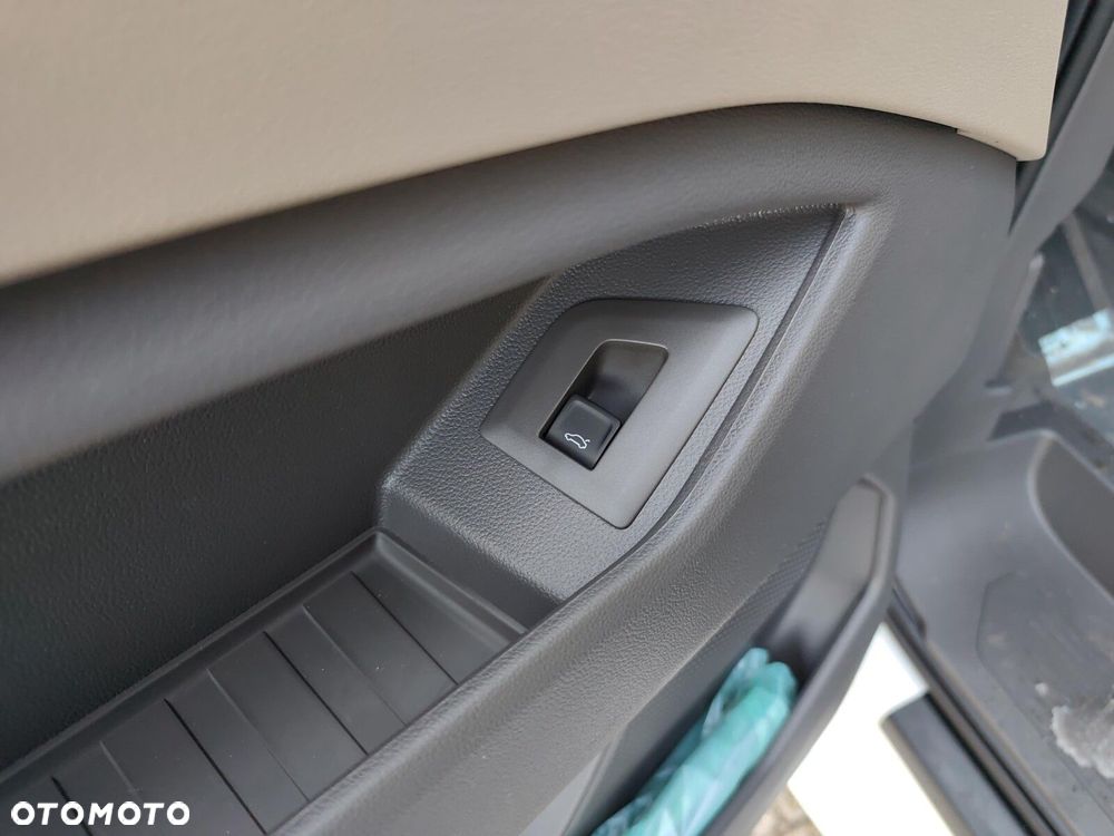 Volkswagen Multivan - 12