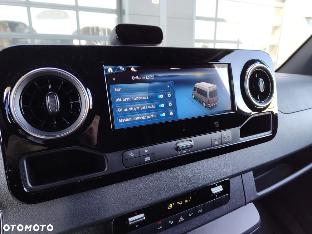 Mercedes-Benz Sprinter - 13