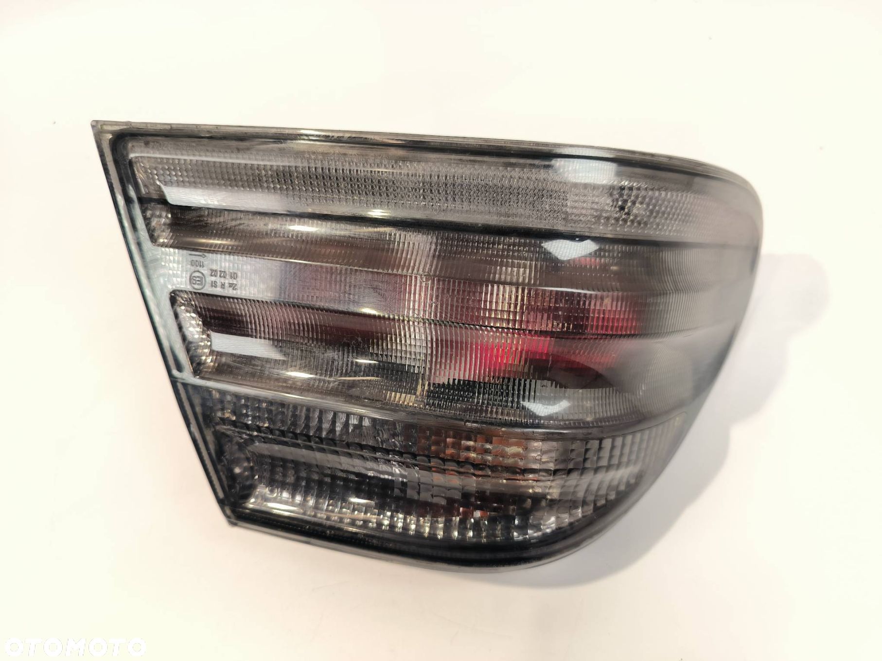 LAMPA LEWA TYŁ MERCEDES - BENZ E-KLASA W210 - 1