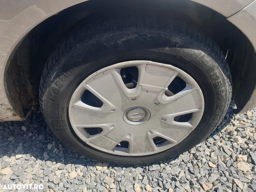 Ford Fiesta 1.4 Trend - 12