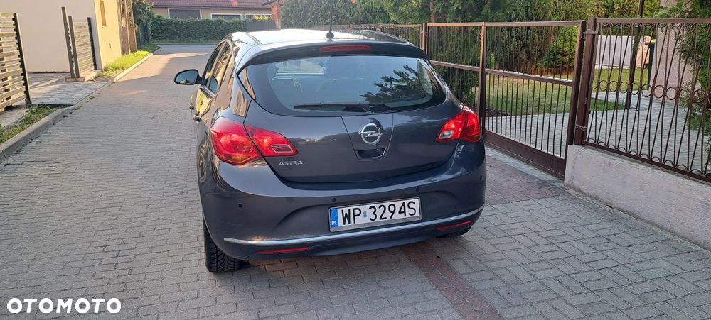 Opel Astra 2013 photo 2