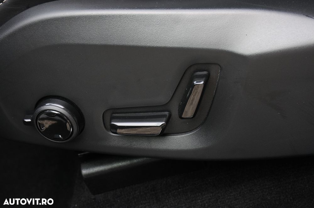 Volvo XC 60 B4 D AWD Plus Dark - 21