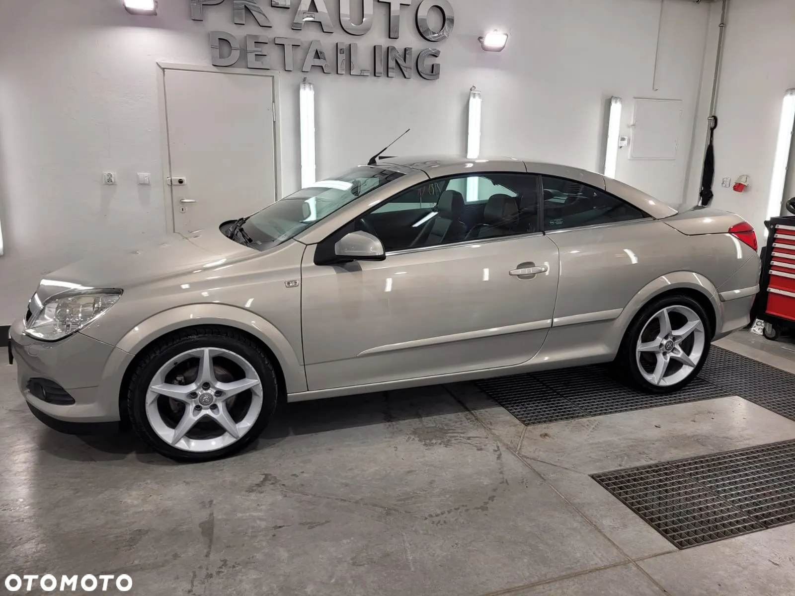 Opel Astra TwinTop 1.8 Cosmo - 23
