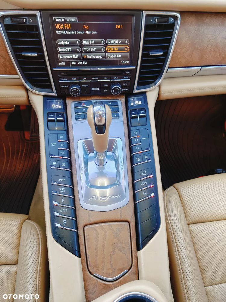 Porsche Panamera 4S - 23
