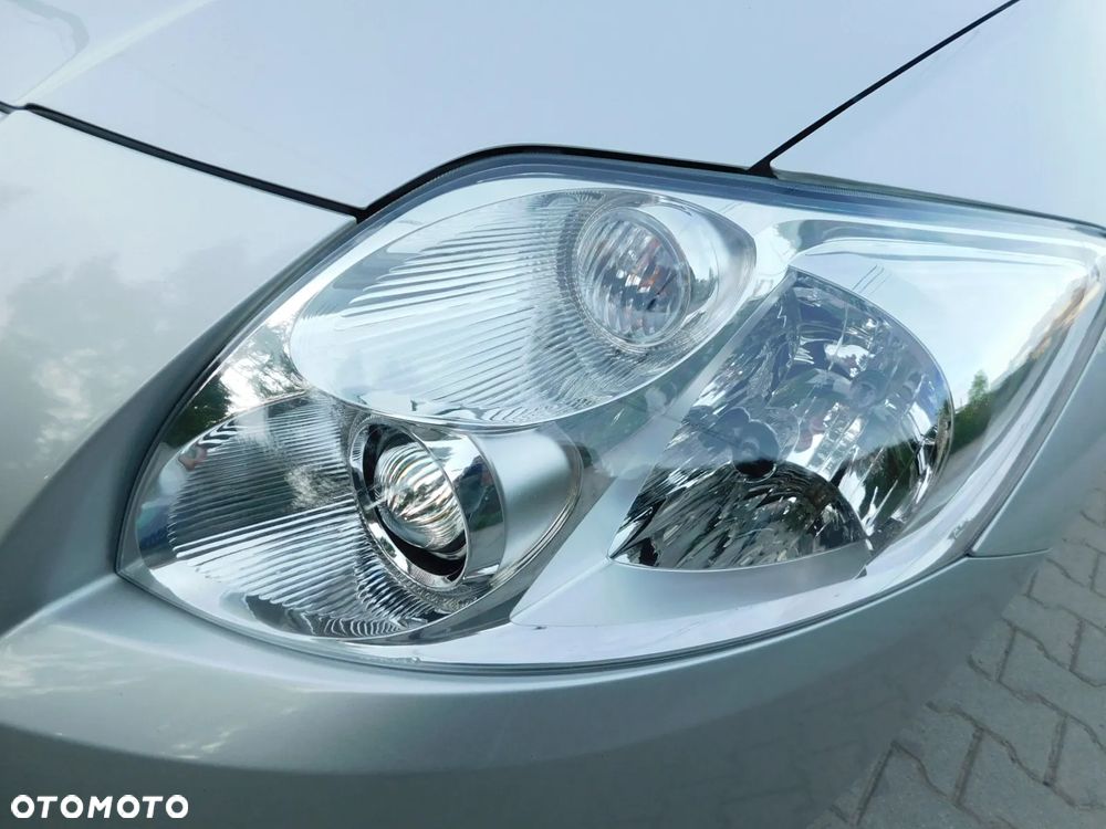 Toyota Auris 1.6 VVT-i Executive - 10