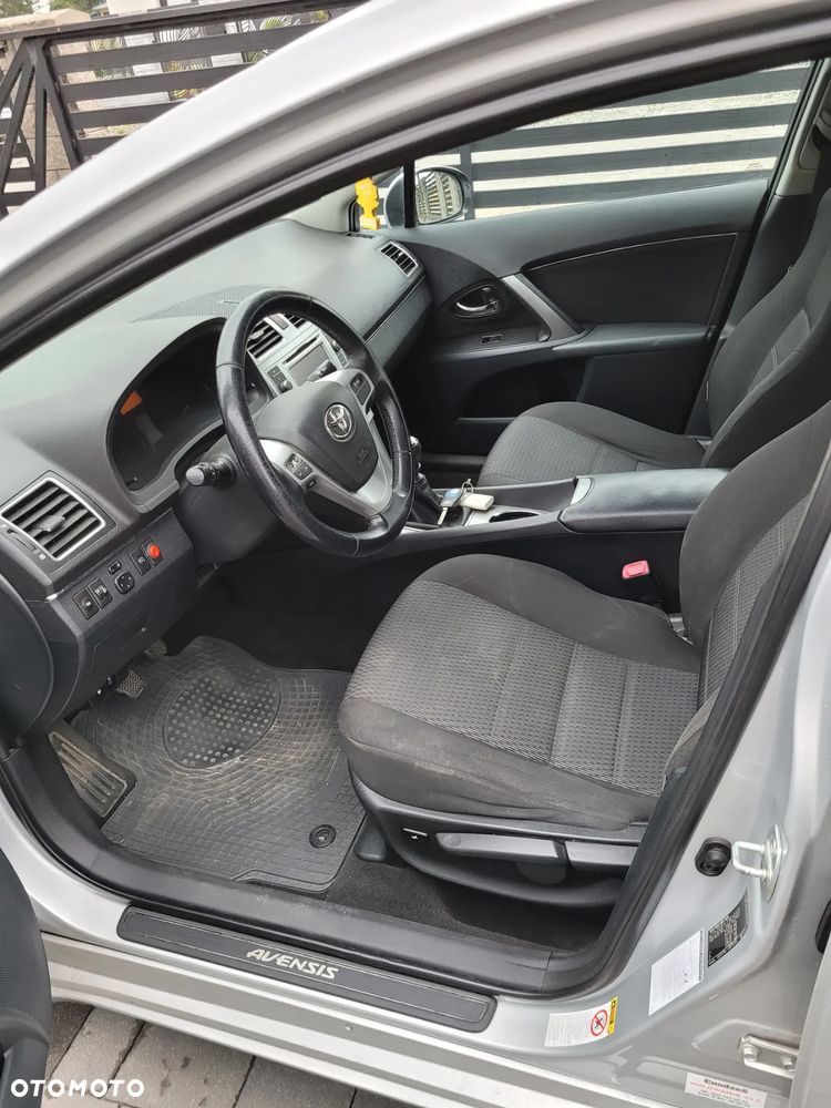 Toyota Avensis - 19