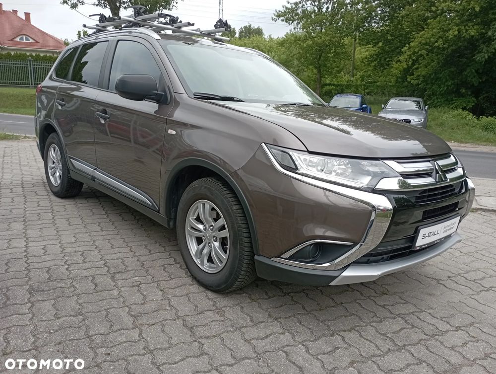 Mitsubishi Outlander 2.0 Invite + 2WD
