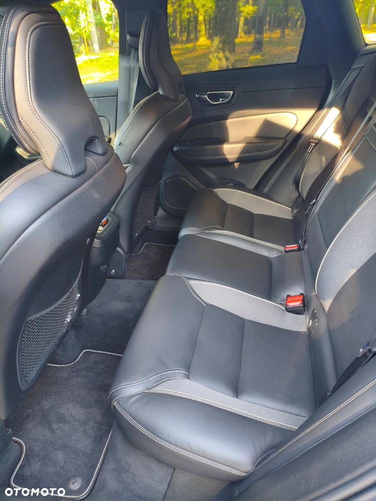 Volvo XC 60 B4 D AWD R-Design - 22