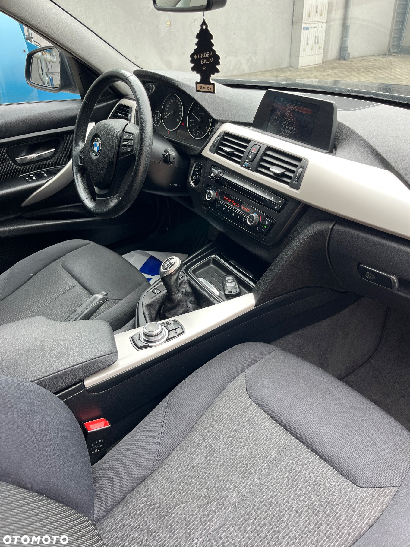 BMW Seria 3 318d Touring - 17