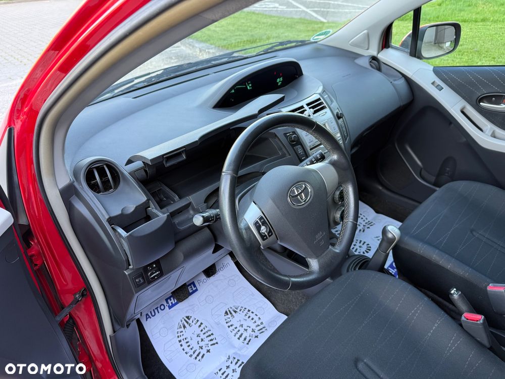 Toyota Yaris 1.3 Luna Premium - 22