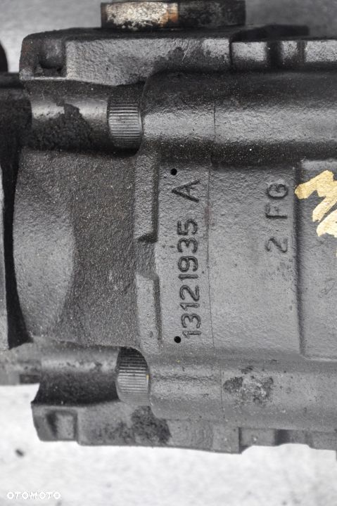 POMPA MANITOU 627 NR COM-T4 13121935A - 3