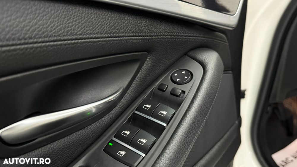 BMW Seria 5 528i Aut. Luxury Line - 29