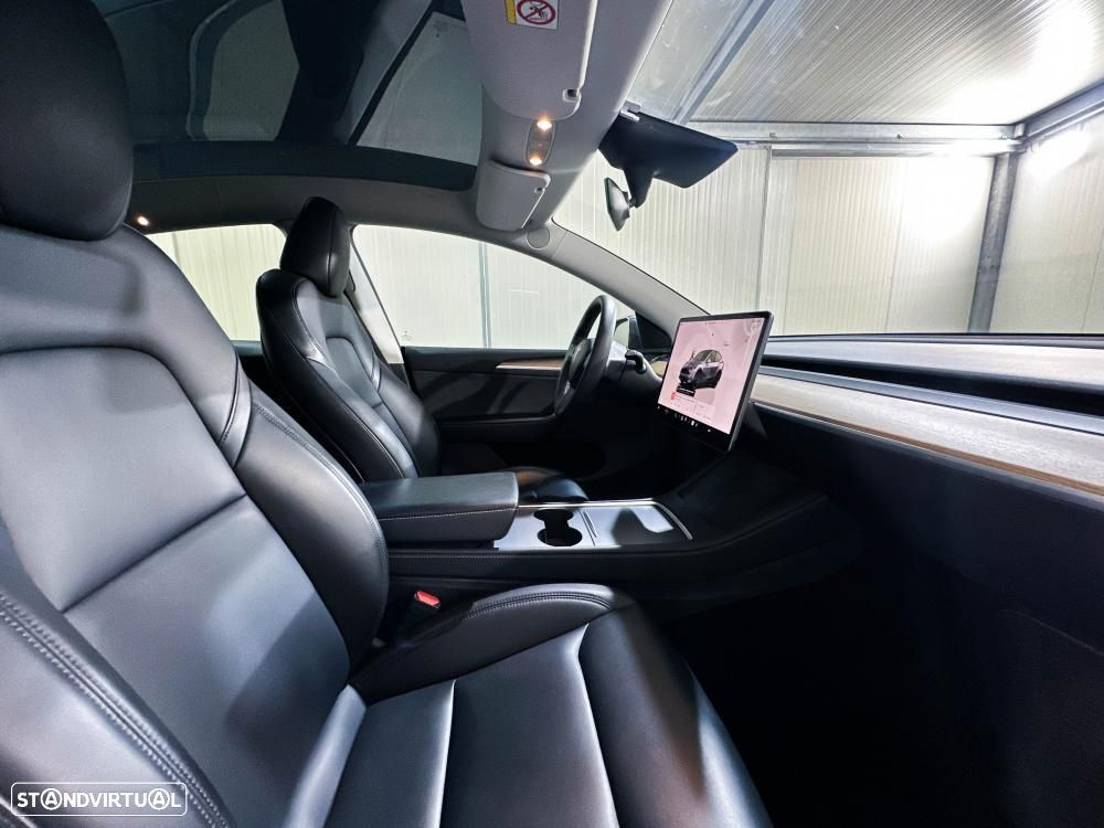 Tesla Model Y Long Range Dual Motor AWD - 31