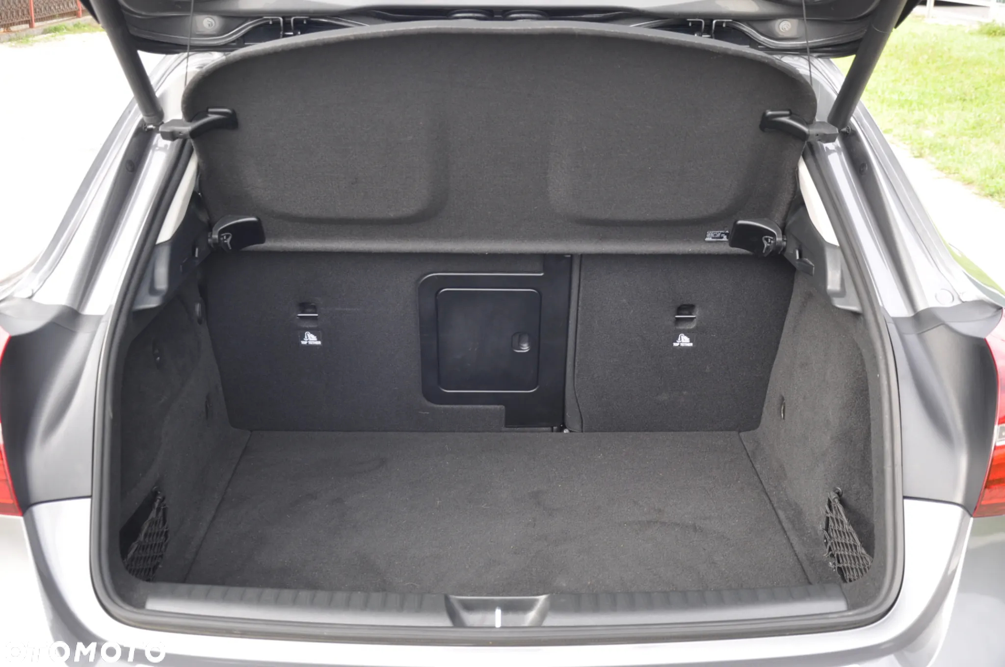 Mercedes-Benz GLA 180 7G-DCT - 34