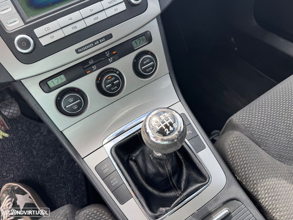 VW Passat 2.0 TDI Confortline - 21