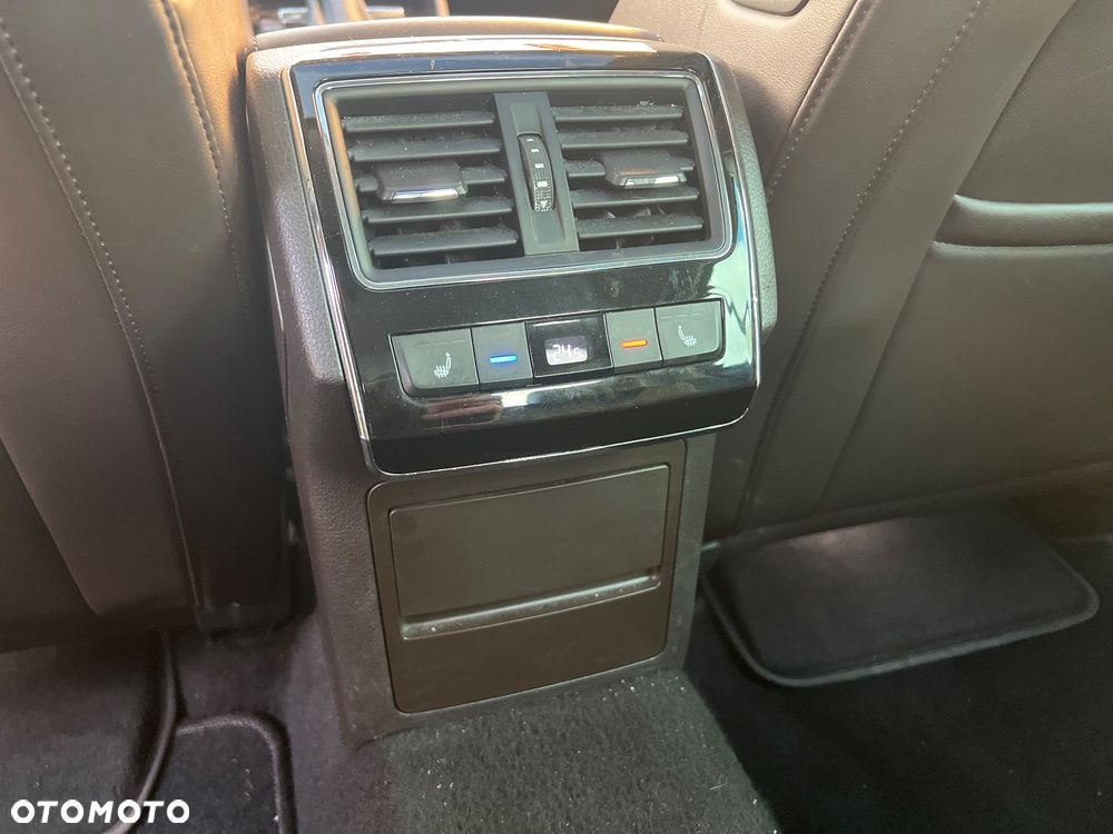 Skoda Superb 2.0 TDI DSG L&K - 36