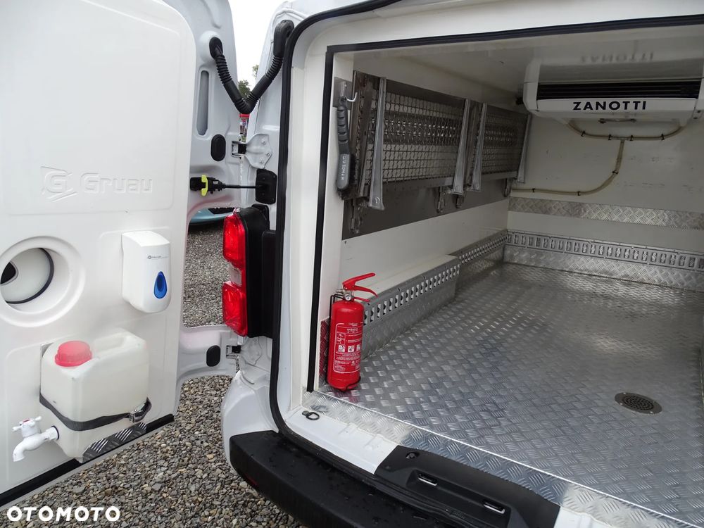 Opel VIVARO LONG - 9