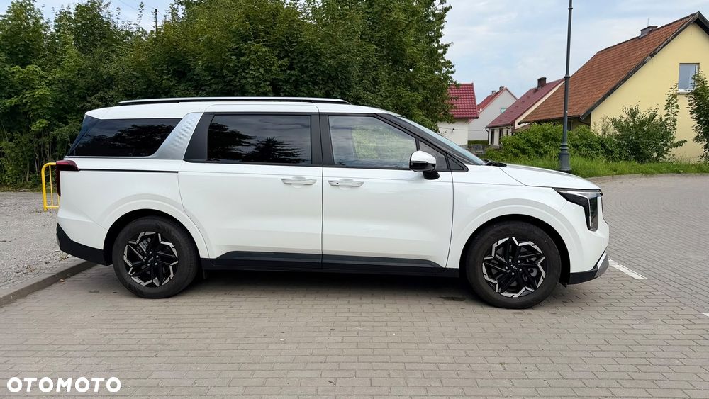 Kia Carnival - 4
