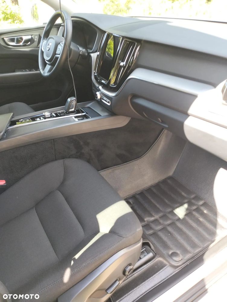 Volvo XC 60 B4 B Momentum - 9