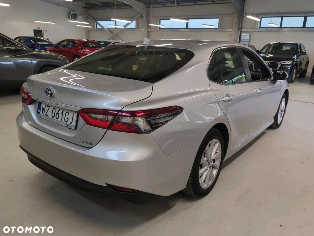 Toyota Camry - 4
