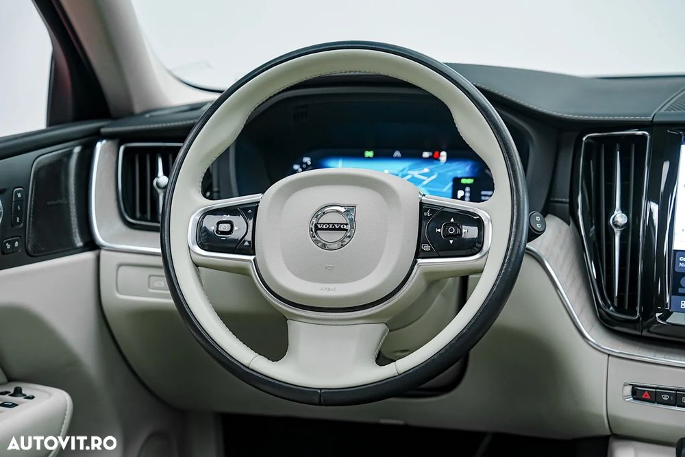 Volvo XC 60 T6 AWD Recharge Geartronic Inscription - 32