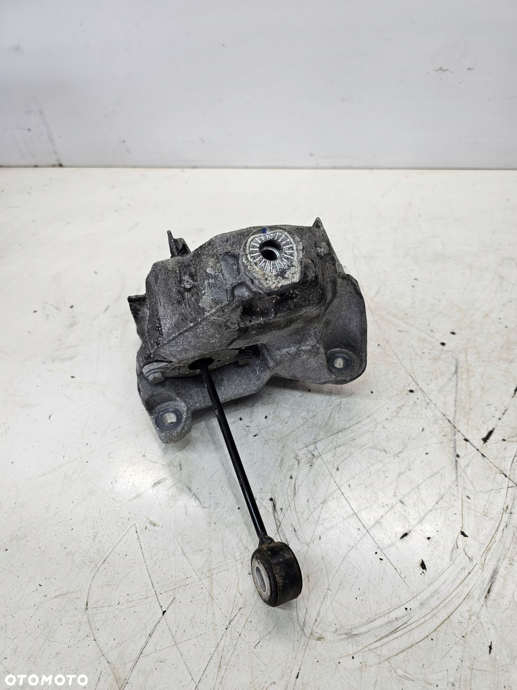 ŁAPA SILNIKA LEWA AUDI A4 B9 A5 4M0199307BN - 3
