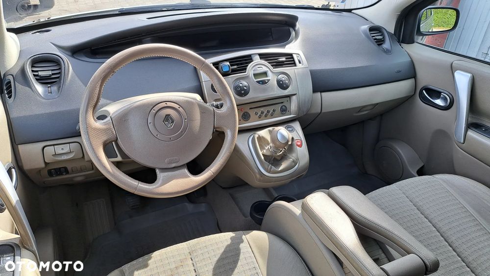 Renault Grand Scenic - 12