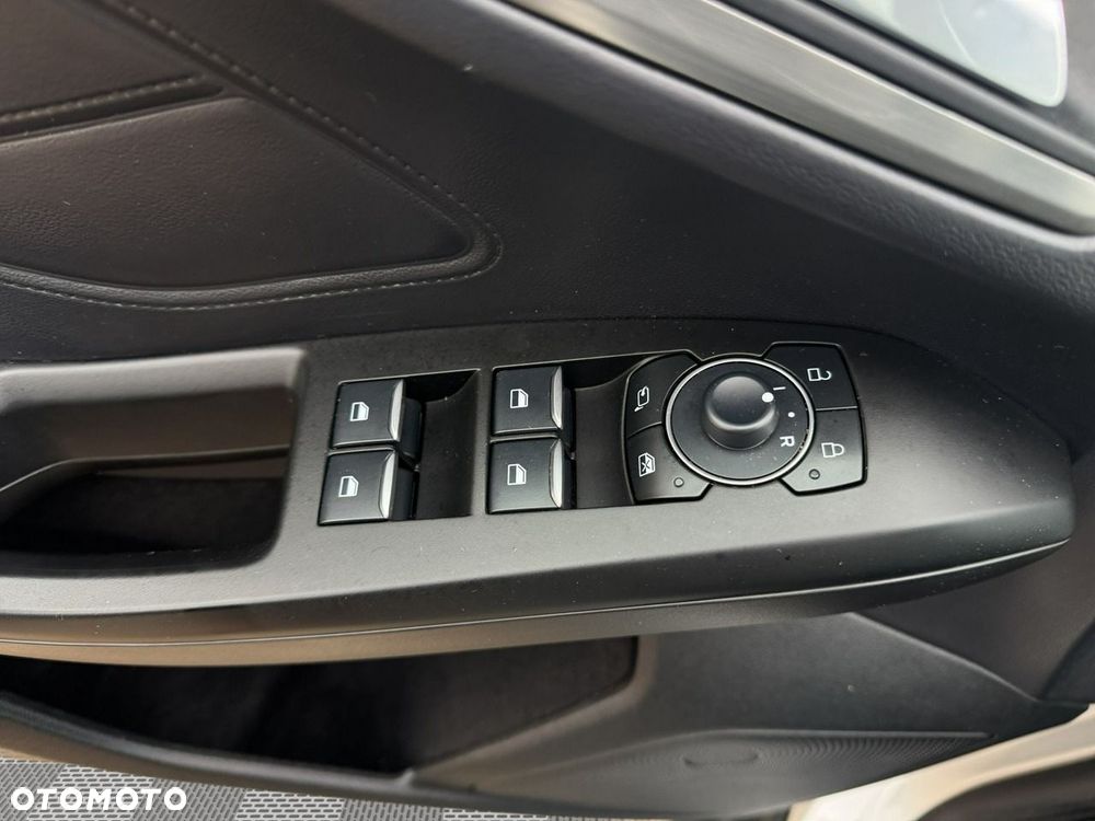 Ford Focus 1.0 EcoBoost Titanium X - 11