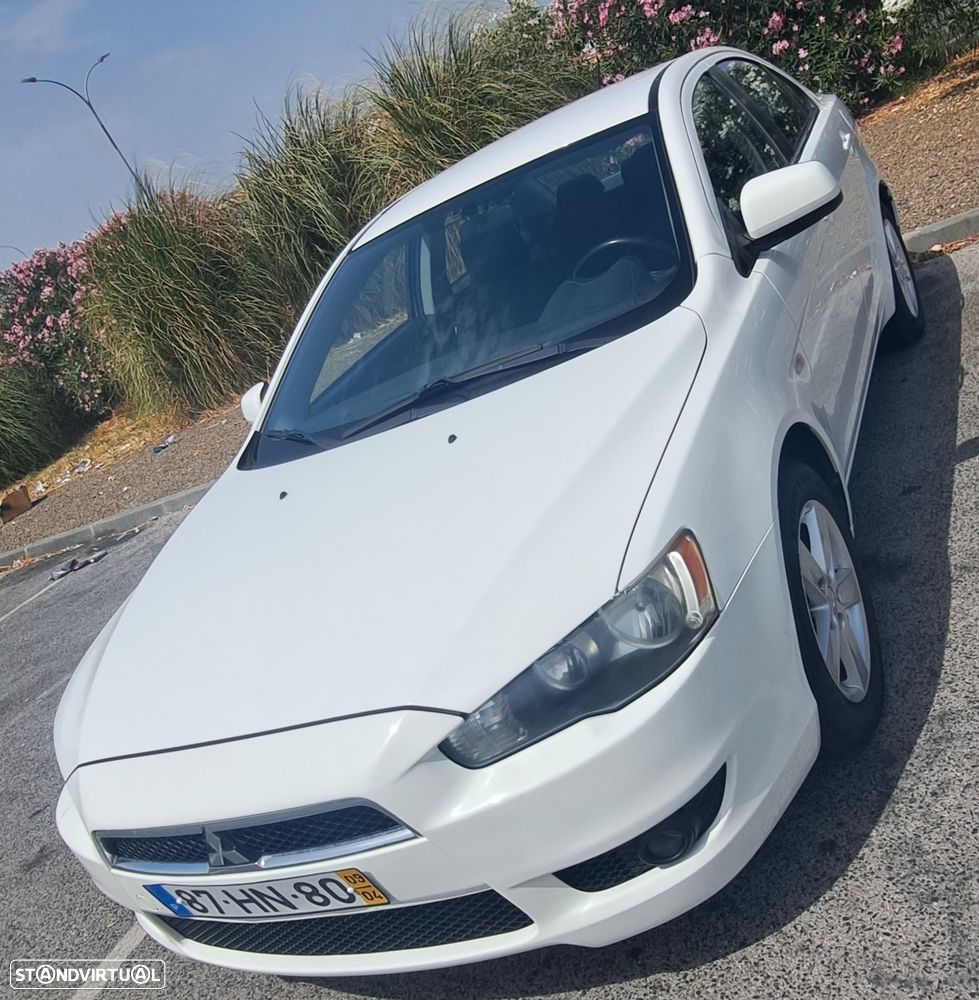 Mitsubishi Lancer 1.5 Invite - 3