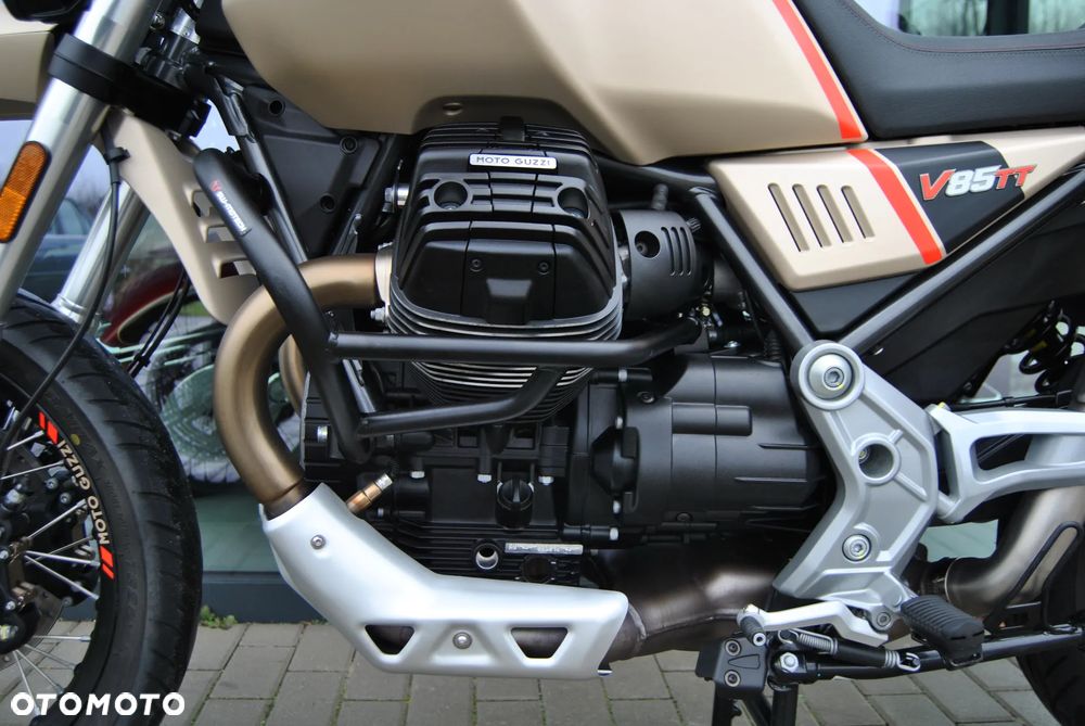 Moto Guzzi V85 - 11