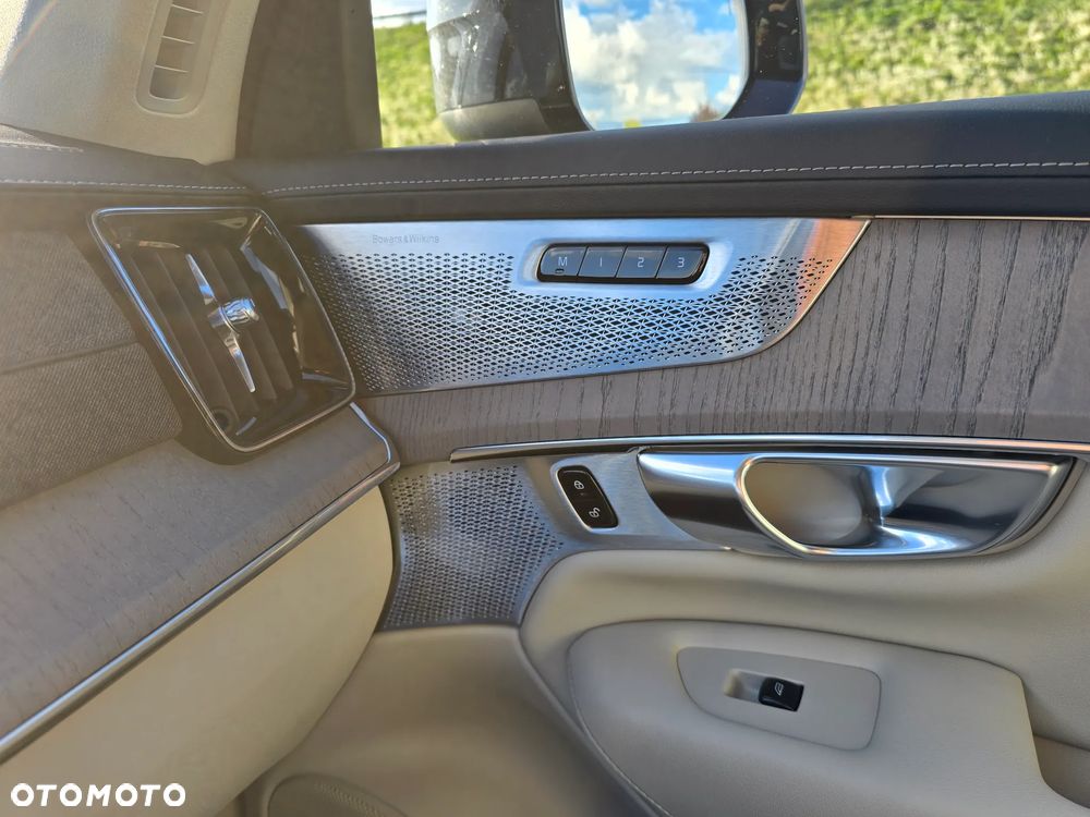 Volvo XC 90 T8 AWD Plug-In Hybrid Ultra Dark 7os - 29