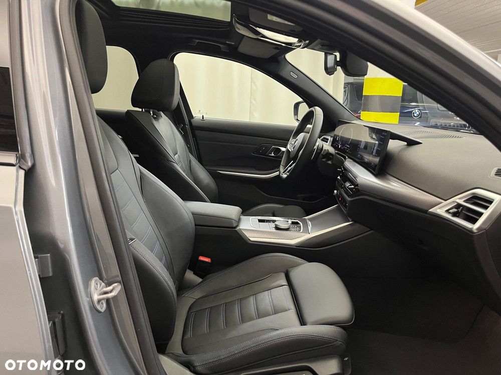 BMW Seria 3 330i xDrive M Sport - 38