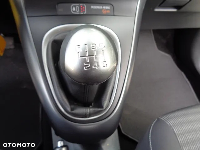 Toyota Verso 1.8 Prestige 7os EU6 - 25