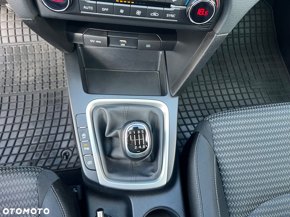 Kia Ceed - 33