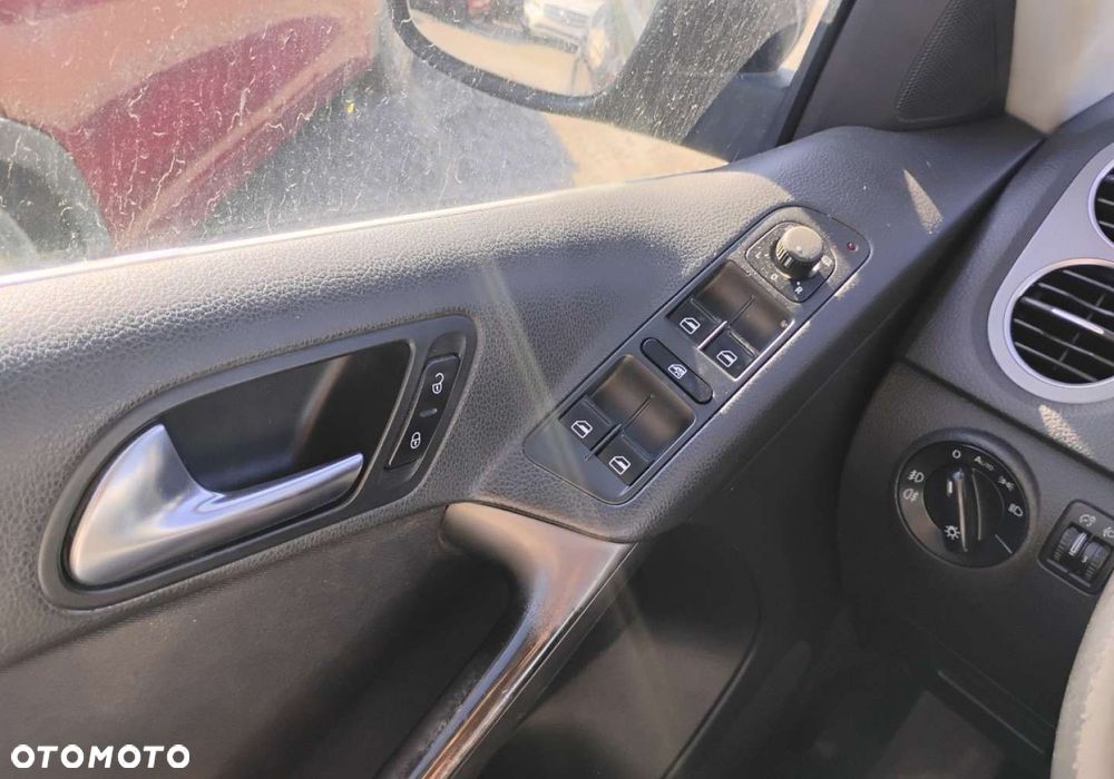 Volkswagen Tiguan - 11